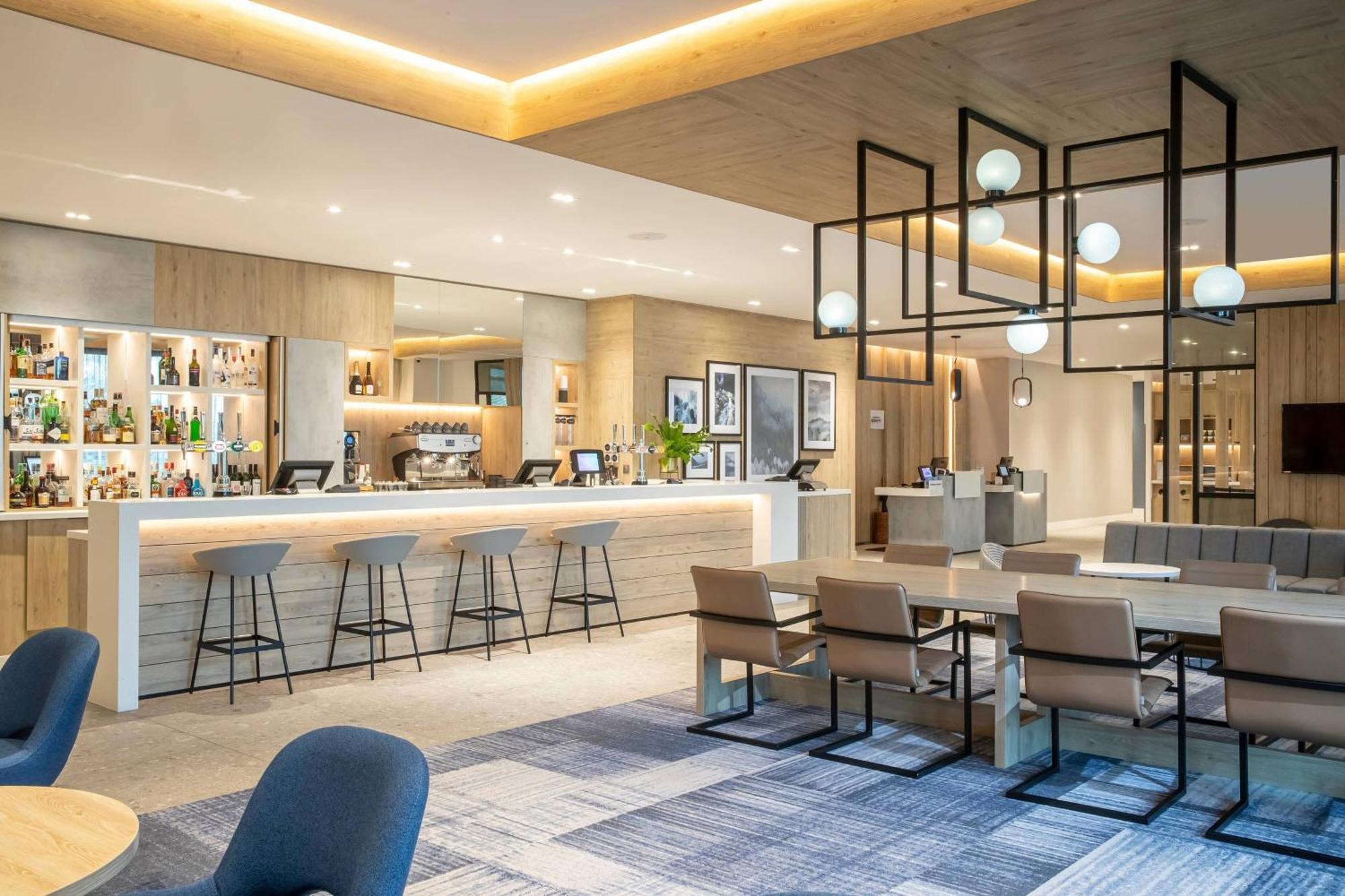 Courtyard By Marriott Inverness Airport Экстерьер фото