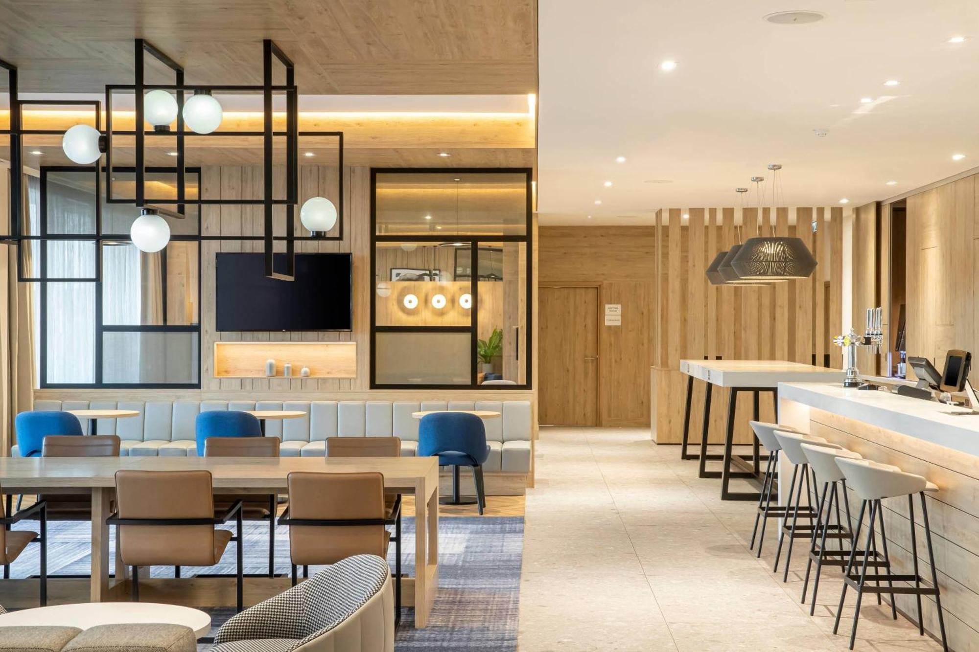 Courtyard By Marriott Inverness Airport Экстерьер фото